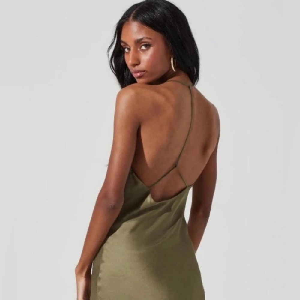 ASTR The Label The Medford Olive Green Dress - Picture 2 of 10